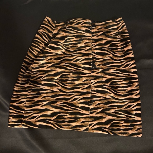 Fuzzy Anima print skirt - Picture 2 of 2